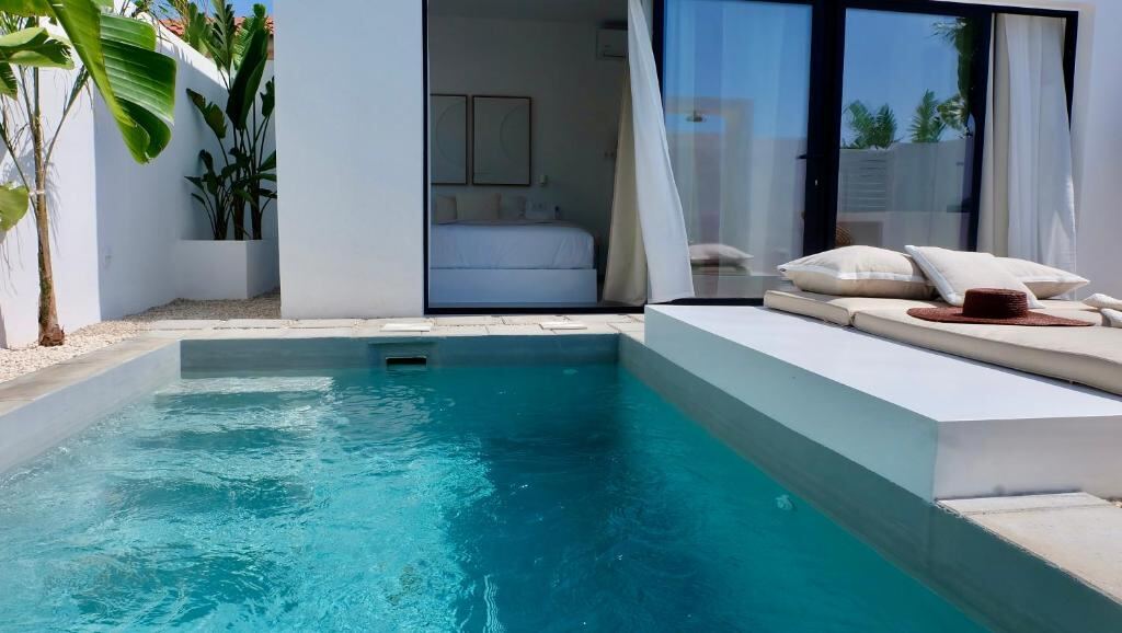 Private pool and terrace at EBLI7 Hotel Boutique, Alicante