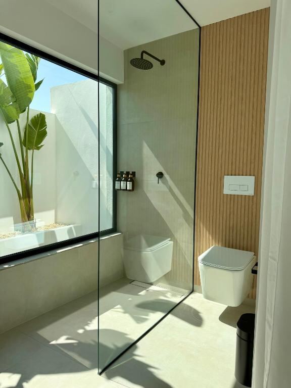 Walk-in shower bathroom with garden view